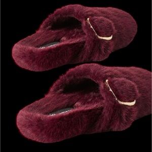 No Boundaries Women's Plush Maroon Slippers